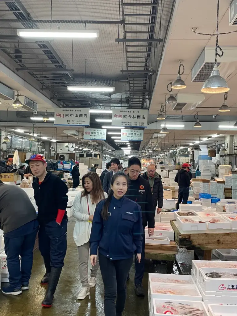 魚市場にて